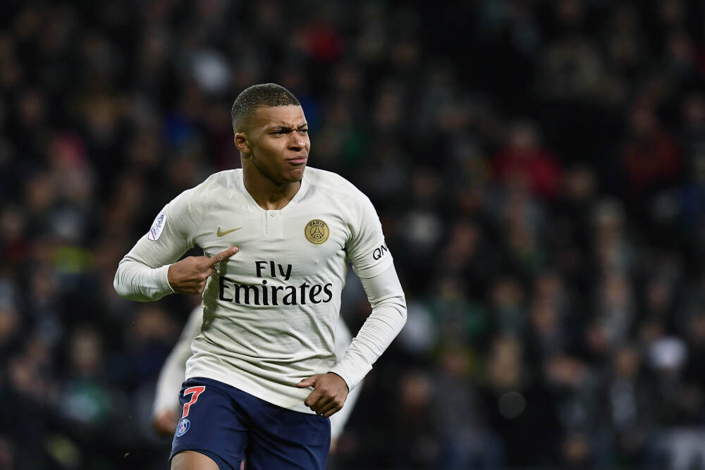 美光科技第四季度业绩超华尔街预期，盘前上涨2%